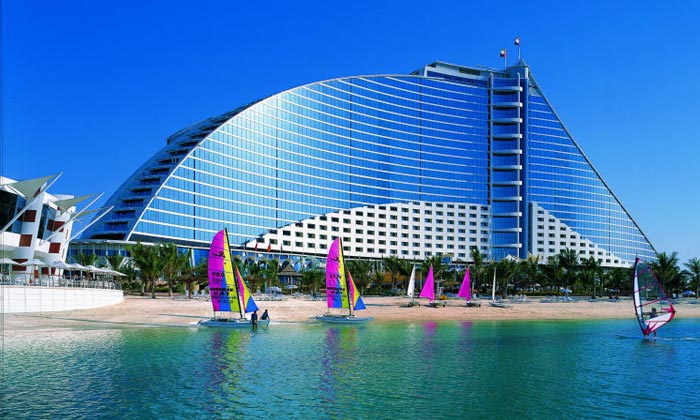 ジュメイラ ビーチ ホテル / ビーチエリア リゾートと水上コテージイメージ