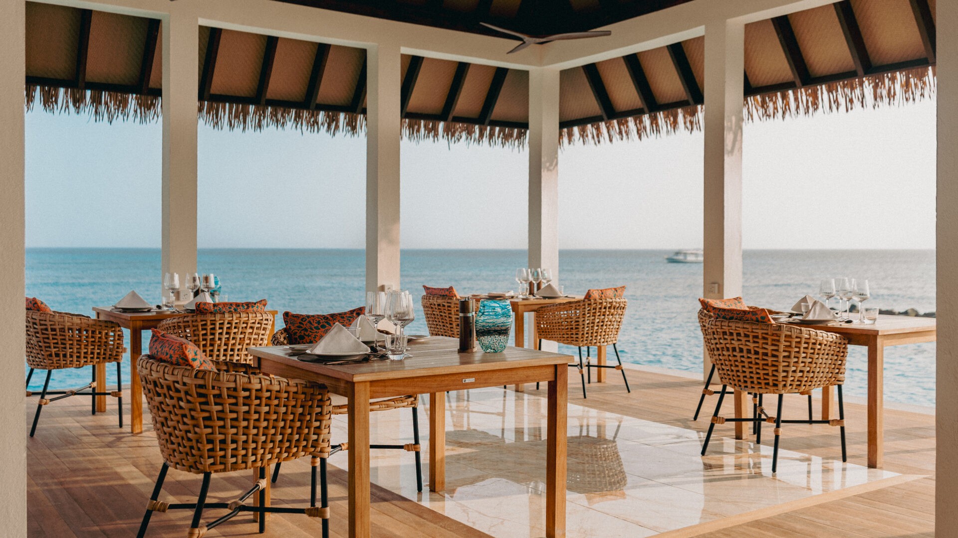 THAANA  / ターナ（水上レストラン）