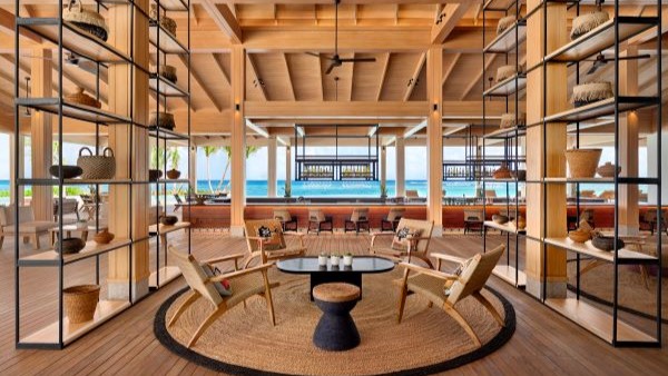 Aura Pool Bar & Cocktail Lab / オーラ プール バー&カクテル ラボ
