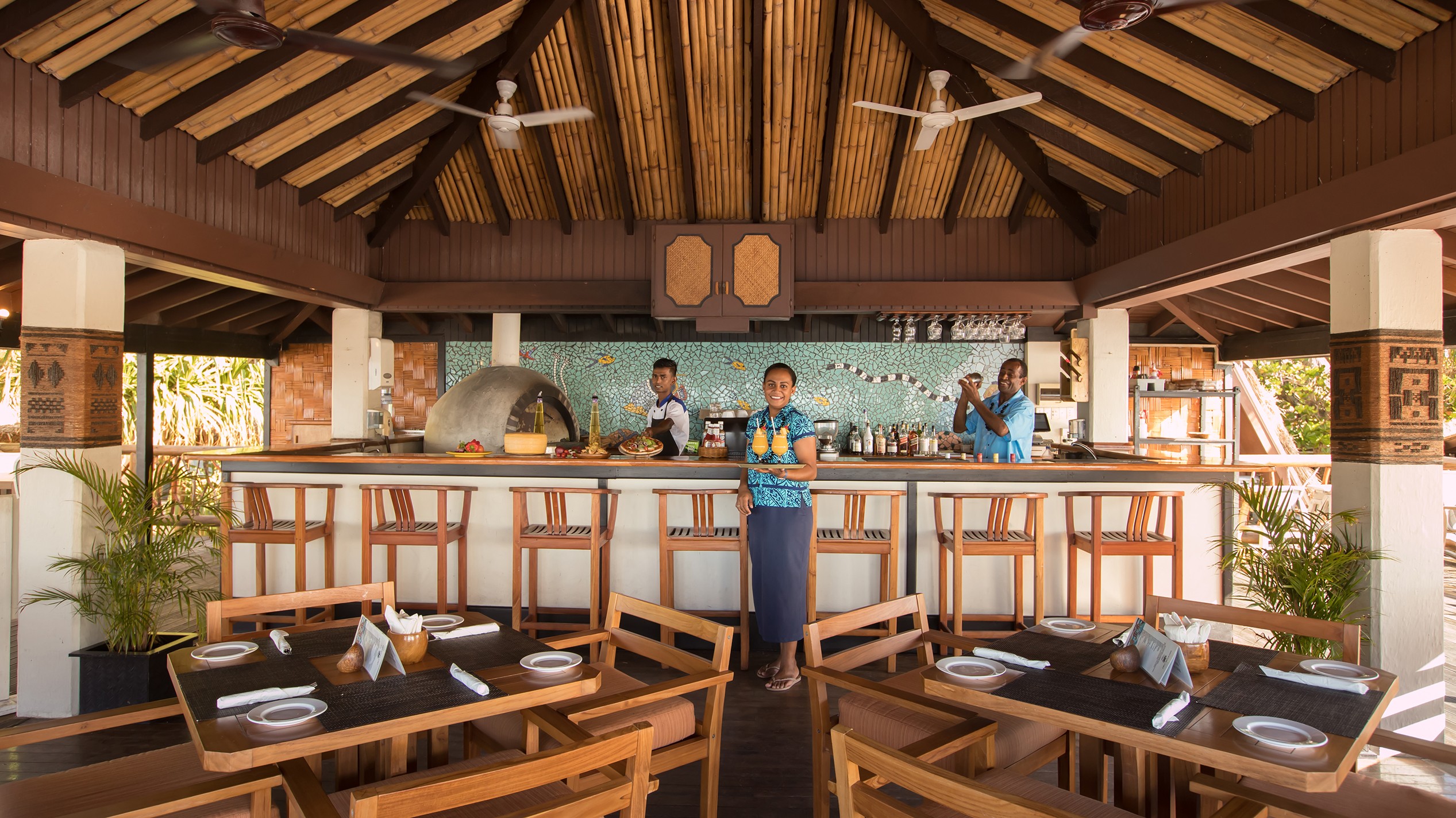 Sundowner Bar & Grill / サンダウナー バー＆グリル