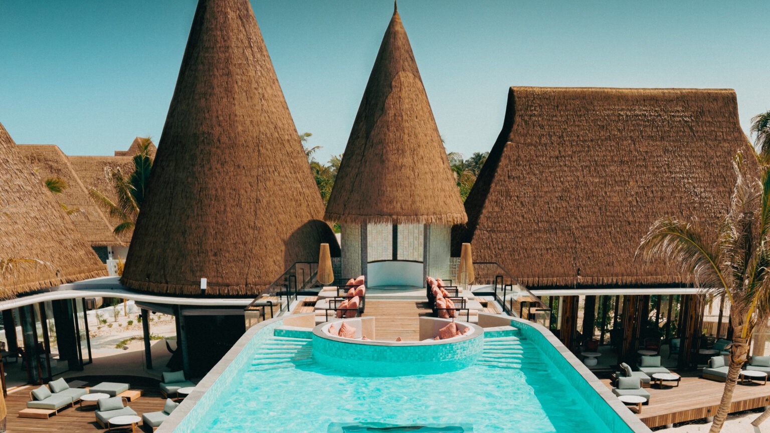 SKY LOUNGE ＆ SUNNKEN SEATING / スカイラウンジ & サンケンシーティング